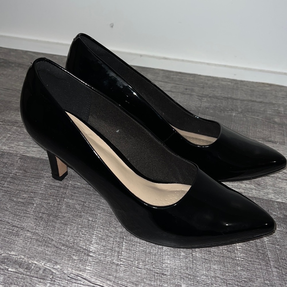 Clarks Women’s Illeana Tulip Pump.